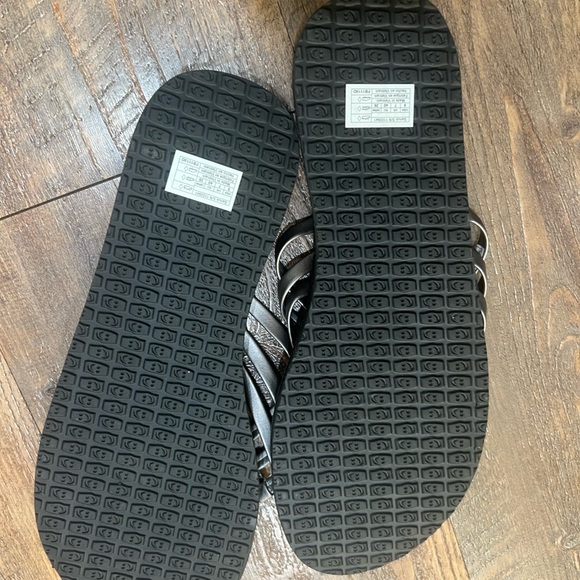 NEW **SANUK** Yoga Mat Sandals - Perfect for Summer - Great Metallic Color :) - Picture 8 of 8